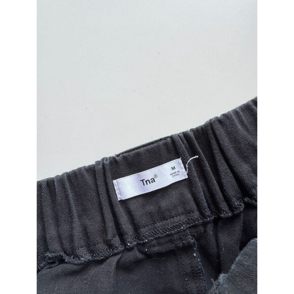 Aritzia TNA Black Cotton Twill High Rise Utility Cargo Shorts, Size M - Picture 7 of 13